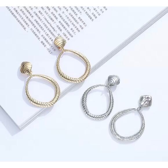 Clip on 2 3/4" large gold indented odd shaped hoop earrings - Picture 4 of 4